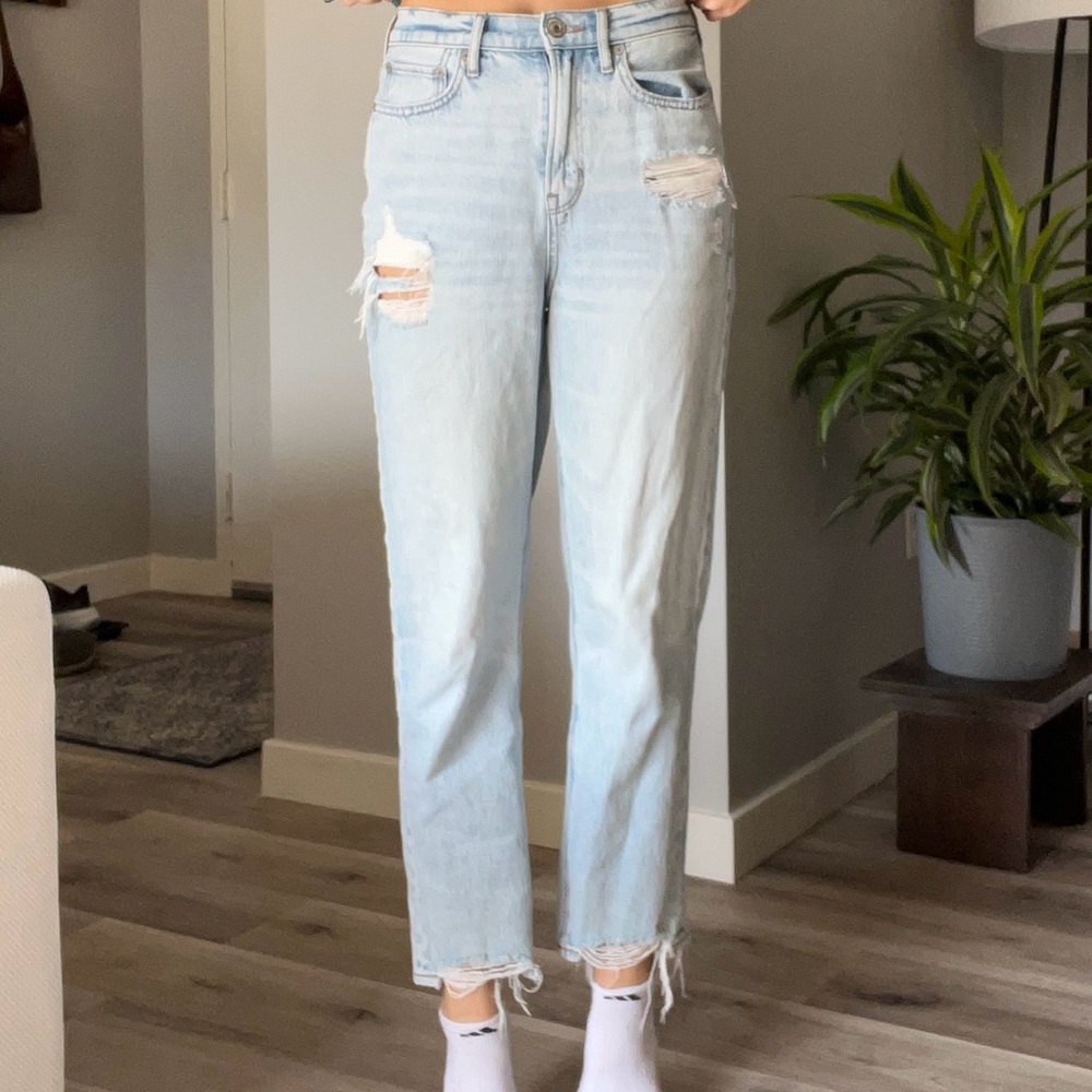 American Eagle Outfitters Light Blue Distressed High Rise Jeans